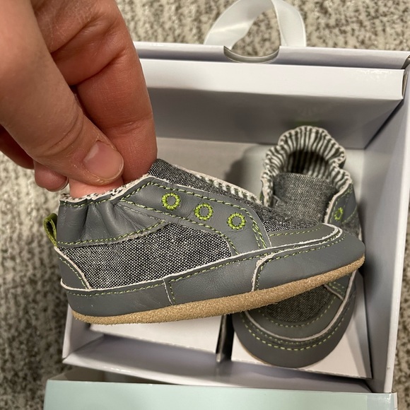 Robeez Stylish Steve Baby Boys Shoes - Picture 2 of 4